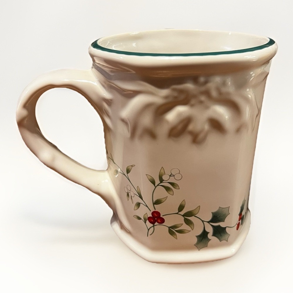 Pfaltzgraff‎ Winterberry Sculpted Coffee Mug Holly Berry Christmas Stoneware